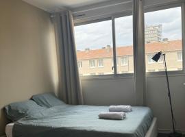 Grande chambre privée, Rouen Centre, Colocation，位于鲁昂的酒店