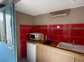 Independent 2 bedrooms with garden