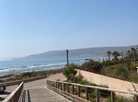 Nova surf house，位于Tamraght Oufella的酒店