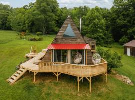Rustic Escape UTV, Tub, Trails & Fire Pit 25 acre，位于Roscoe的酒店