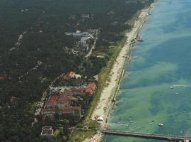 Hotel Neptun，位于拉塔的酒店