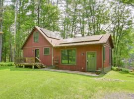 Waterfront Studio with Loft and Dock Near Narrowsburg!，位于Narrowsburg的酒店