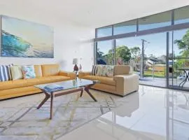 Aqua Shores 3 Bedroom - Newly renovated with Wifi, Linen, Netflix and AC