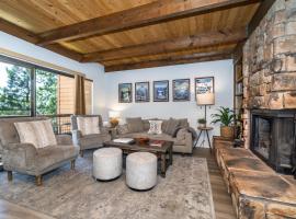 Mountain Getaway - Lake Tahoe - Incline Village - Private Garage，位于斜坡村的别墅