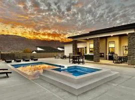 New Exclusive Retreats 4 Bed 5 Bath with Private Pool