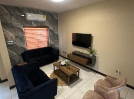 House in a private residential development，位于德利西亚斯的自助式住宿