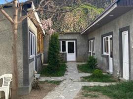 Dzorap Guest House，位于Bjni的酒店
