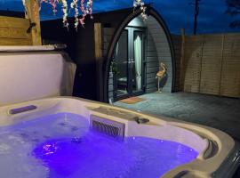 The Garden Pod with Private Hot Tub