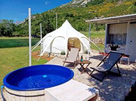 Glamping Mountain Paredise, Old Town Bar 6km, WiFi，位于巴尔的豪华帐篷