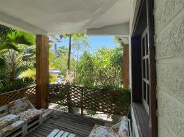 Sara lodge Studio，位于Zivandani的酒店
