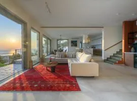Newly Renovated Villa with Panoramic Sea Views