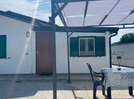 Villa Claudia - Appartamento B，位于Corazzello的酒店