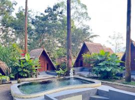 Triangle House and private hot spring，位于金塔马尼的酒店