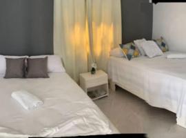Hospedaje Las Flores Pedernales，位于佩德纳莱斯的酒店