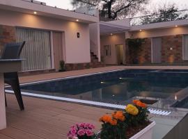 Tattvam Farm Stayz & Swimming Pool，位于卡尔卡的酒店