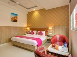 HOTEL CORPORATE PLAZA TERMINAL 3 Delhi AIRPORT，位于新德里的酒店