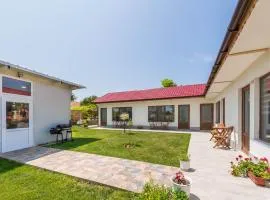 Sea Breeze Vacation House I BBQ & Jacuzzi