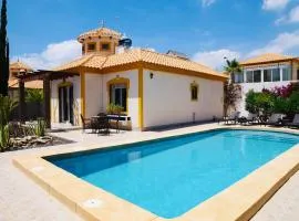 Villa Ensueño with private pool and large garden