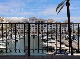 Puerto Duquesa fancy condo overlooking Marina，位于马尼尔瓦的酒店