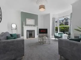 Spacious! 6BR in Beach Road