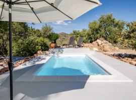 Casa Rocas Private Pool with swimjet!，位于Comares的酒店