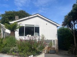 Featured on Channel 4 with George Clarke with lazy spa，位于伯恩茅斯的酒店