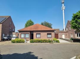 Beautiful 4 bedroom Villa close to Antwerp，位于Zwijndrecht的酒店