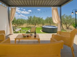 Our Little House in nature, Šibenik，位于希贝尼克的酒店