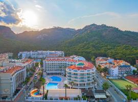 Pineta Park Deluxe Hotel - All Inclusive，位于马尔马里斯的酒店