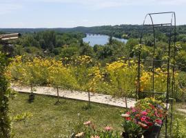 Gîte Les 2 Ponts, studio superbe vue sur la Dordogne，位于特雷莫拉的酒店