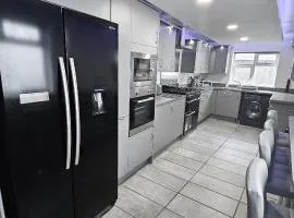 Bridge St 6 Bedroom House - Tranent
