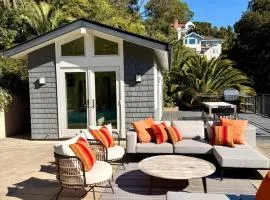 Great Cozy Pool House with Kitchenette