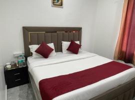 Jannat Hotel & Restaurant，位于卡尔纳尔的酒店