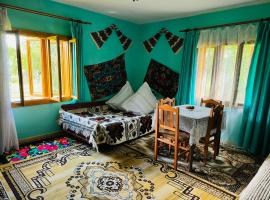 Casa dintre coline，位于瓦特拉摩尔多维采乡的别墅