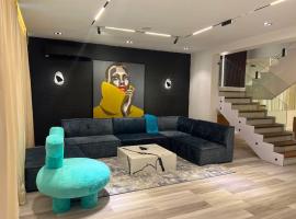 Luxury 3 bedroom apartment with swimming pool Ikoyi，位于Ikoyi的酒店