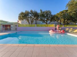 greet hôtel Pont du Gard - Route d'Avignon，位于Estézargues的酒店