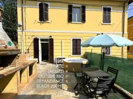 Nadia House - a stone's throw from the sea!