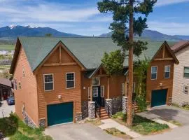 Private Garage, Washer and Dryer, Amazing Views of Byers Peak, Pet Friendly
