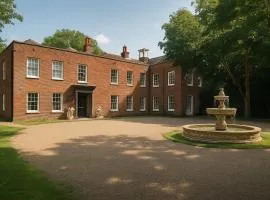 Windsor Grand Estate - Private Royal Mansion on 5 Acres Gardens