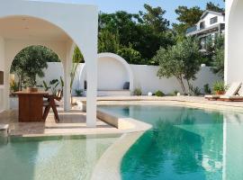Villa NeoX with 2 Pools, Jacuzzi, Sauna & Minigolf，位于费特希耶的宠物友好酒店