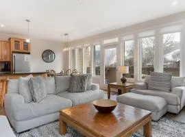 Outdoor Pool, Hot Tubs, Lionshead Ski Lockers, Walk to Gondola