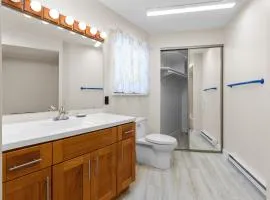 Spacious and bright suite with independent access