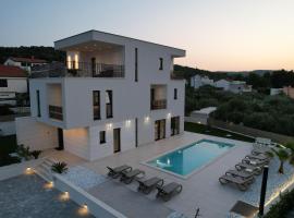 Villa Perla auf Ciovo，位于斯拉汀的酒店