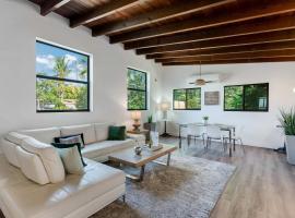 Hidden Bungalow- Peaceful retreat BBQ and hot tub，位于迈阿密的酒店