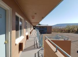 Leisure Lodge Motel，位于格兰茨帕斯的酒店