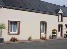 Gîte chaleureux avec jardin arboré, terrasse, salle de jeux et parking privé à Pré-Saint-Évroult. - FR-1-581-3，位于Pré-Saint-Évroult的酒店