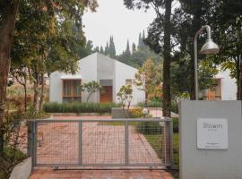 Bloem & Blossom House，位于Tegalharendong的酒店