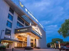 维也纳国际酒店上海浦东机场自贸区店一提供浦东机场和迪士尼免费班车接送