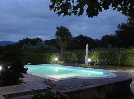 Villa Annamaria - swimming pool and peace in Castelforte，位于苏伊奥的酒店