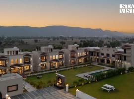 StayVista at Eleganza Villas with BBQ, Lawn, Bonfire，位于斋浦尔的酒店